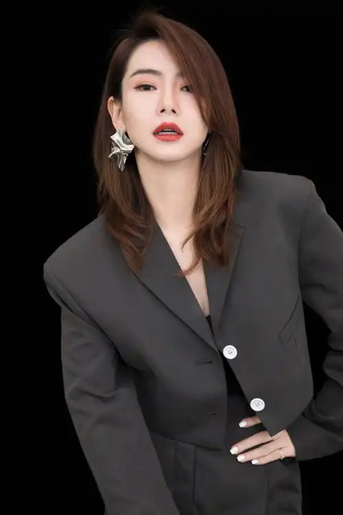 戚薇奶茶妆性感写真图片