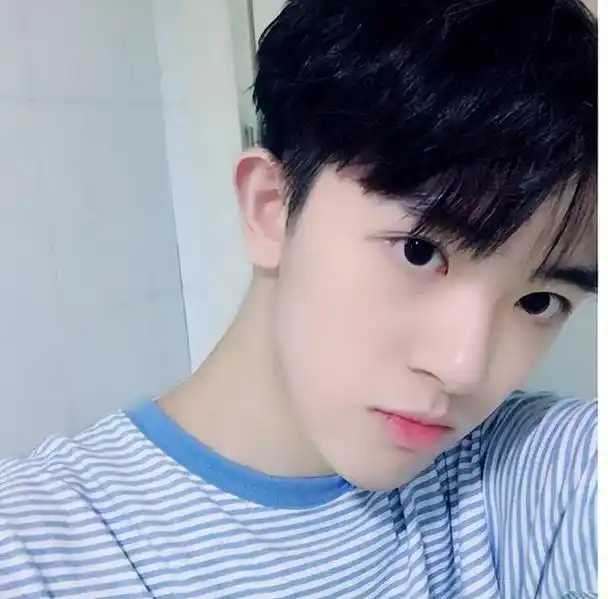 初中男生自认为"很帅"的行为,女生看来土掉渣,希望你没中招