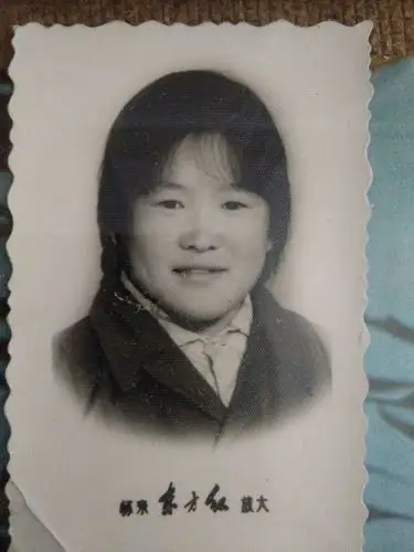 母亲节到了,翻看妈妈的老照片.感叹自己错过了妈妈年轻美丽的时光!