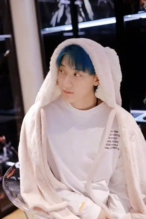 黄子韬再次开出镜回应与徐艺洋恋情,发言被质疑没担当_事情_网友_感觉