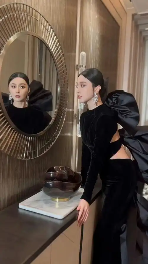 范冰冰今日美图送达高贵娇俏猫系公主和暗系典雅蝴蝶仙