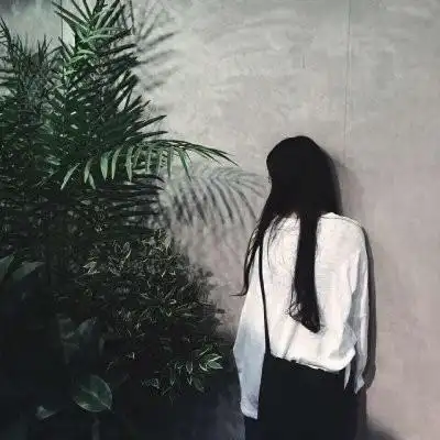 2021最火的唯美背影女生头像