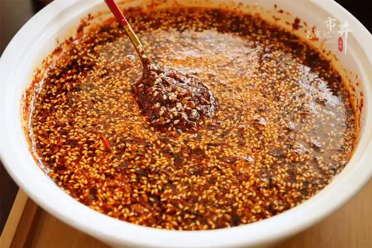 这才是油泼辣子的正确做法辣椒油红亮香辣味道正配方记得收藏