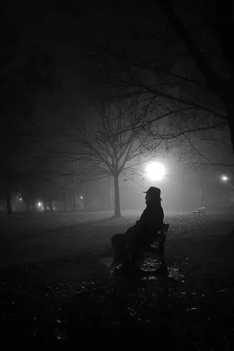 伤感,夜晚,唯美意境,伤感,夜晚,唯美路灯下男生失落背影