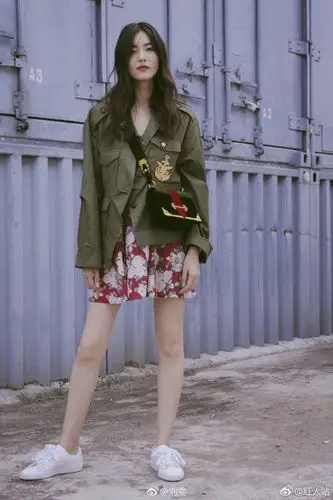 百搭大长腿!大表姐刘雯私服街拍尽显超模魅力