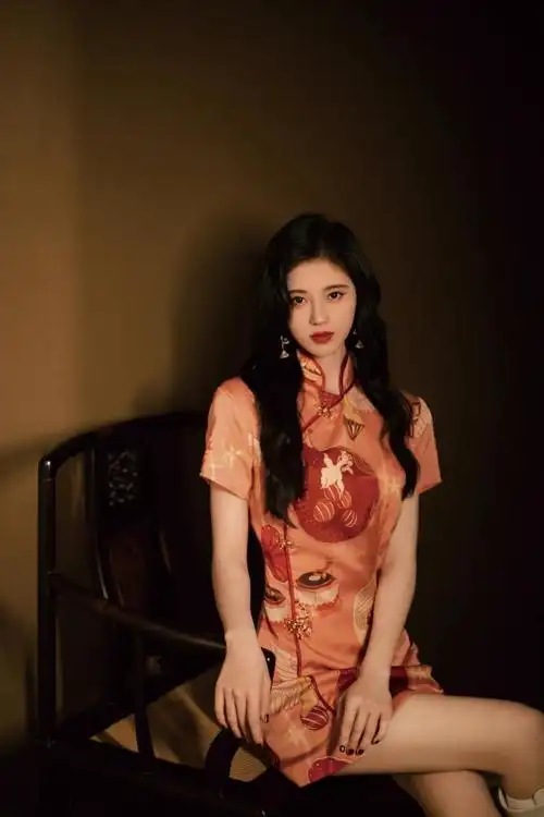 鞠婧祎真是国风美少女优雅旗袍名媛风满满这气质也太优越了