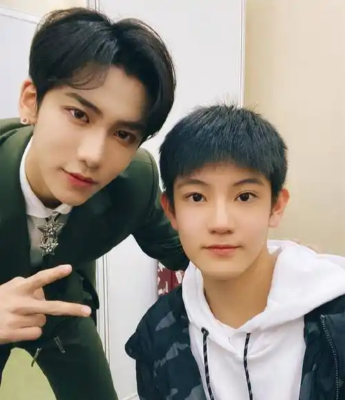 乐华娱乐16岁爱豆张铭浩"翻车",大时尚聊天记录曝光,还厚脸皮要女友送