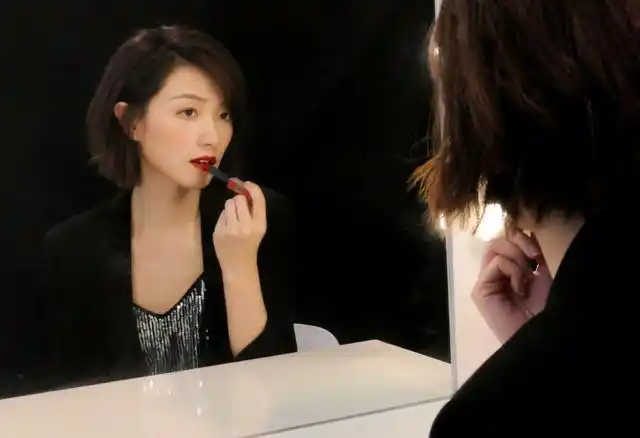 万茜车祸遗留伤口首度曝光,长度高达十几公分,恐无法恢复痊愈|孙红雷