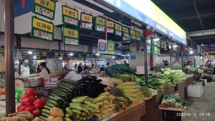 热闹的高桥农贸市场