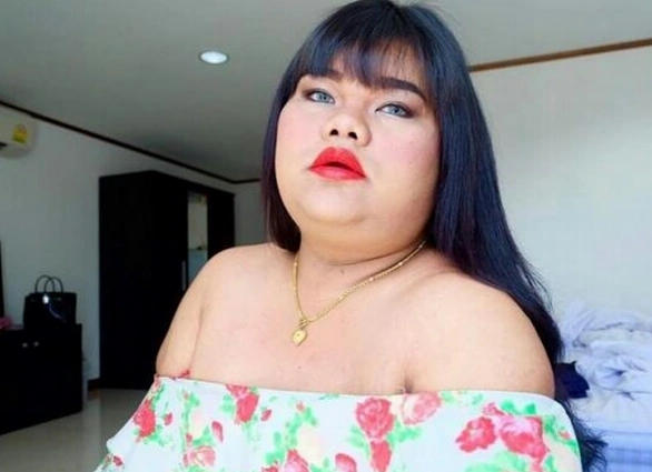 女孩长得黑胖丑,身边却有许多小鲜肉,男友更是个俊俏的小帅哥|女孩|小