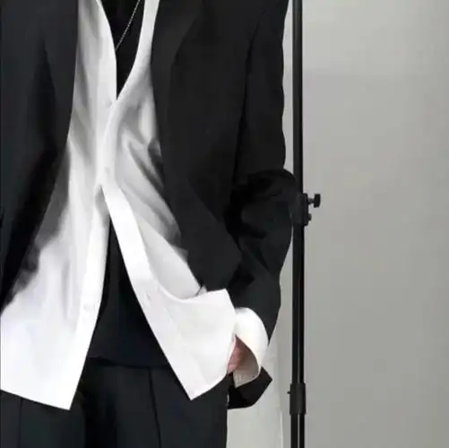 小众衬衫部位男生头像 | 极简主义 - 知乎