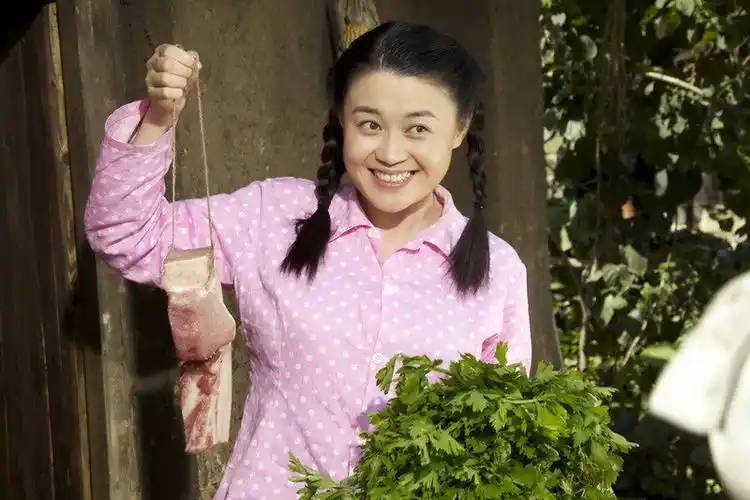 关婷娜 饰 大广播