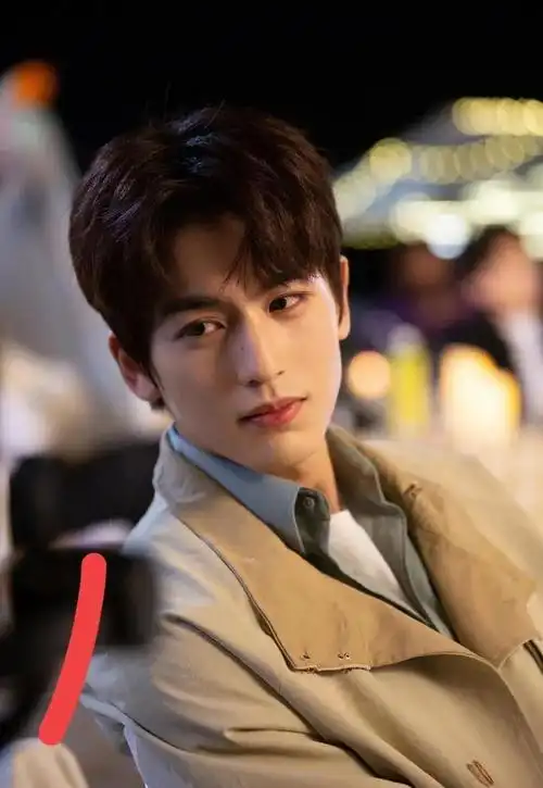 第3名王一博酷盖王一博就是那种氛围感淡颜系帅哥,清冷高贵王子,搭配