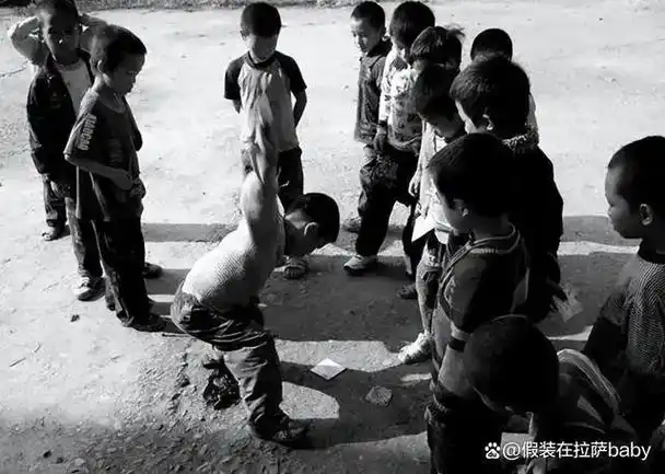 童年的老照片,童年的往事不堪回首,满满的七零八零儿时的记忆!