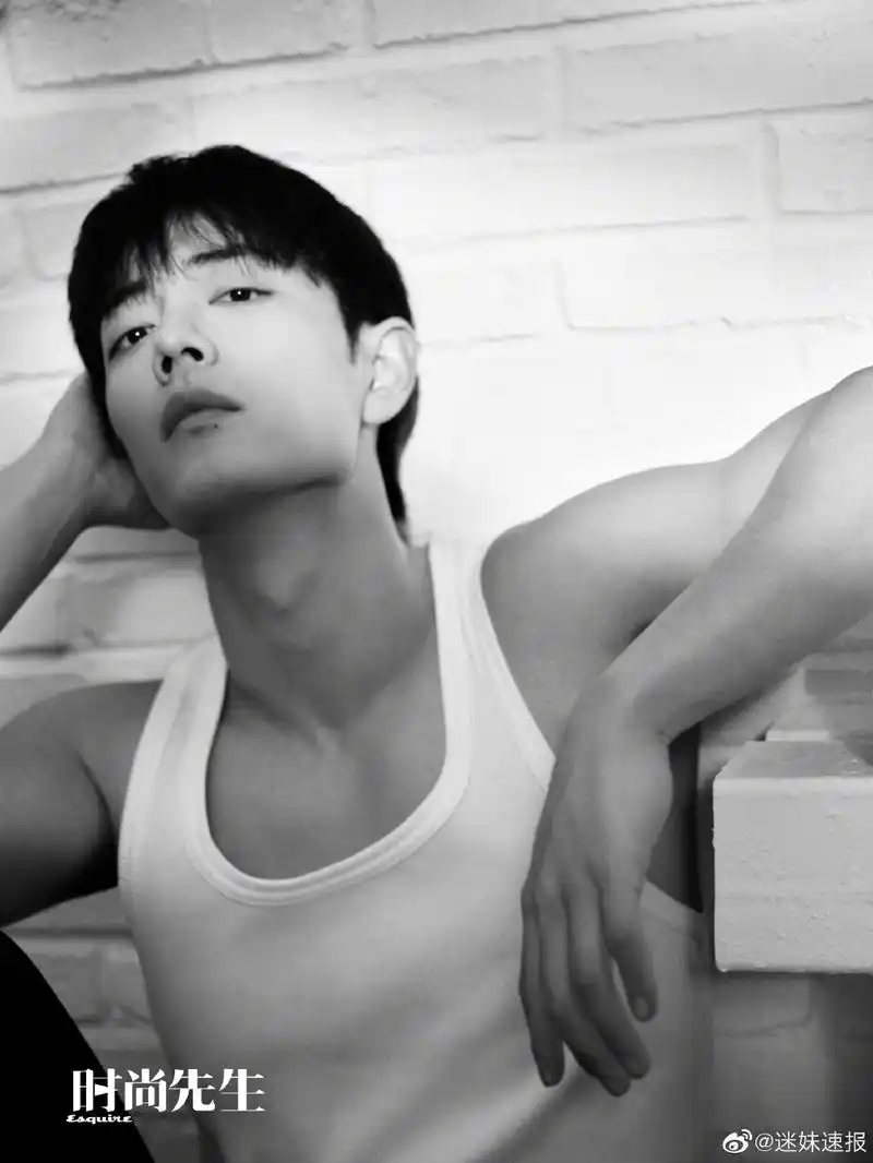 肖战频繁晒健身照,网友担心他破坏形象,引发各方争议!