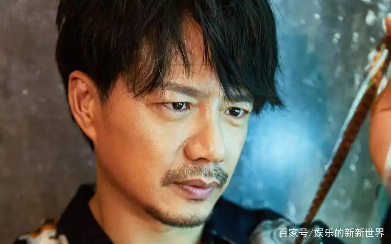 他凭借《烈日灼心》获得第18届华鼎奖中国最佳电影男演员,不断磨练