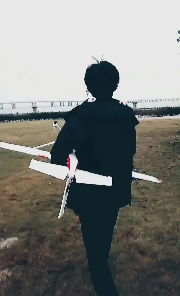 你追世界 我追你背影   #易烊千玺 #向全世界安利 #背影 - 抖音