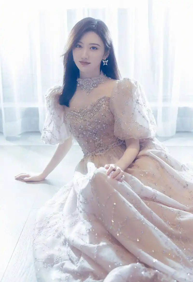 景甜粉红薄纱连衣裙优雅时尚写真