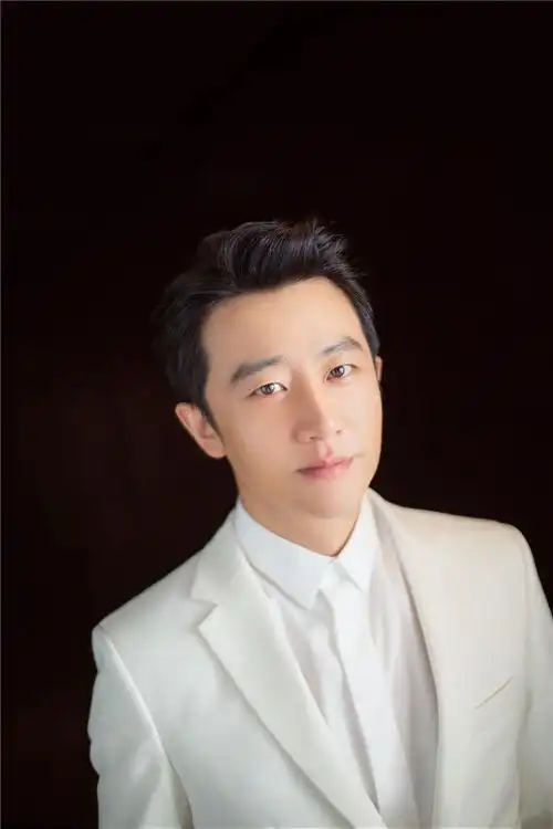 黄轩变身"傲娇"白马王子 舞出内心ta力量