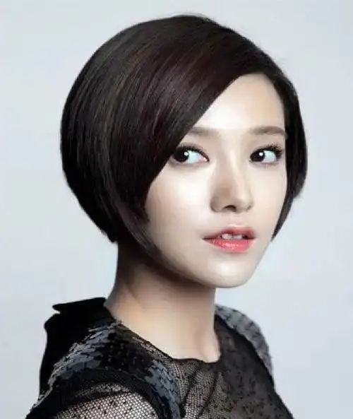 其实小s后期在康熙也换过很多发型,毕竟是12年的常青综艺,但她最具有