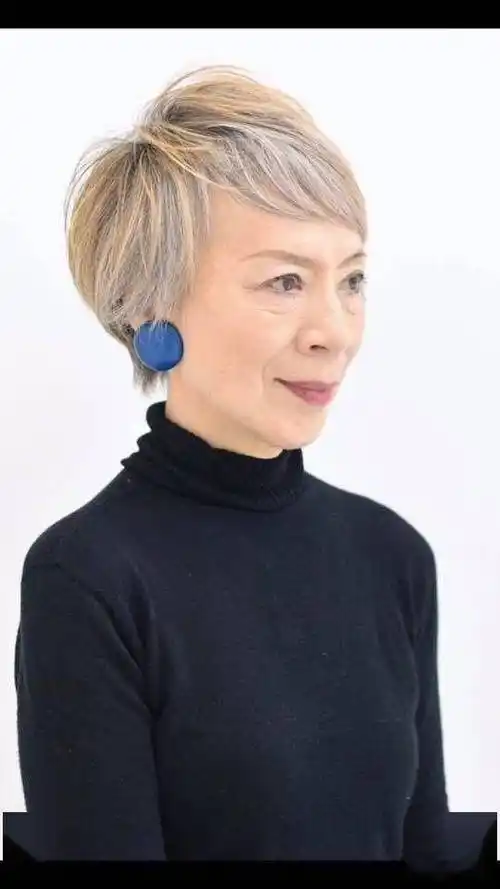 60到90岁的姐妹们,发型这样剪,哪怕你头发花白也特别美_时尚_短发