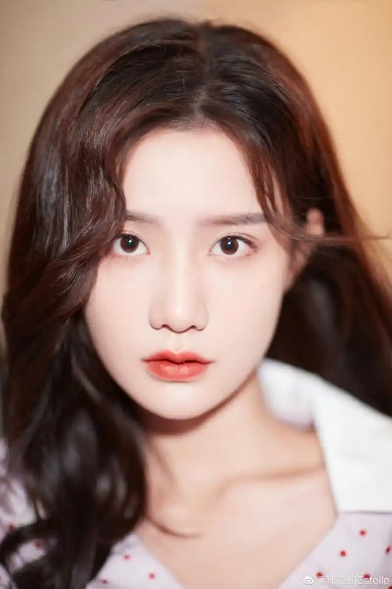 陈意涵高清壁纸头像(二十八)[鲜花]