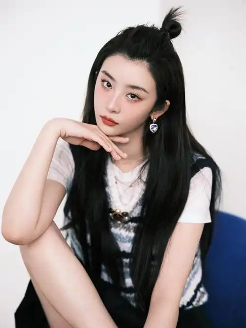 超嫩赵小棠穿短裙似女学生少女感十足