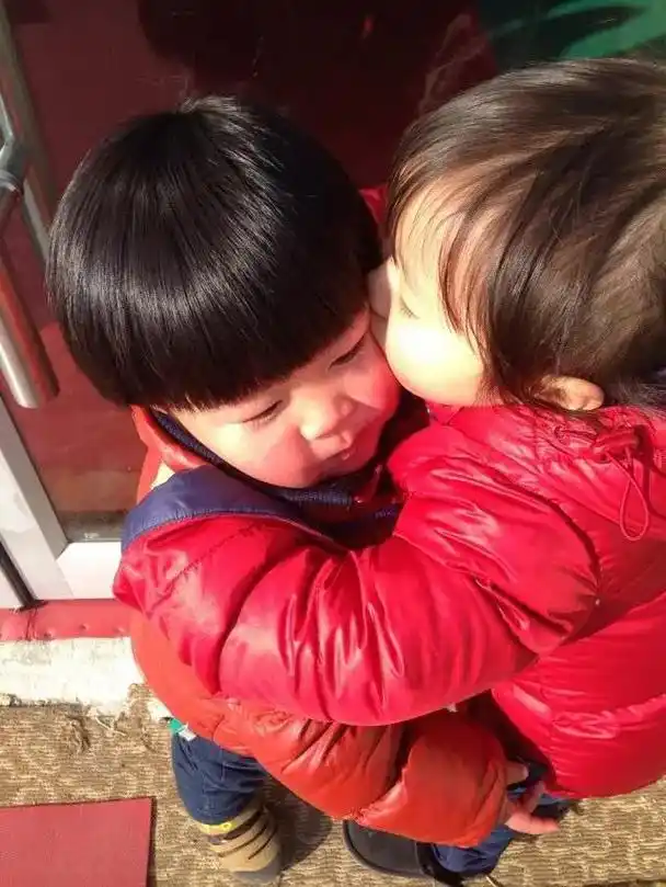 姐弟.姐弟四个从出生到现在十年,从未分开过,突然离开所有的不 - 抖音