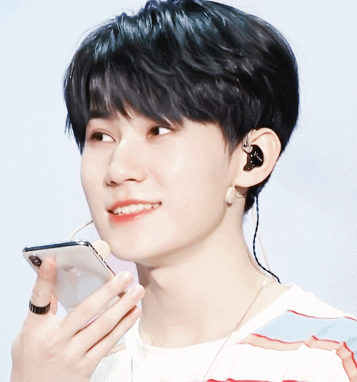 『张真源夏日少年派』