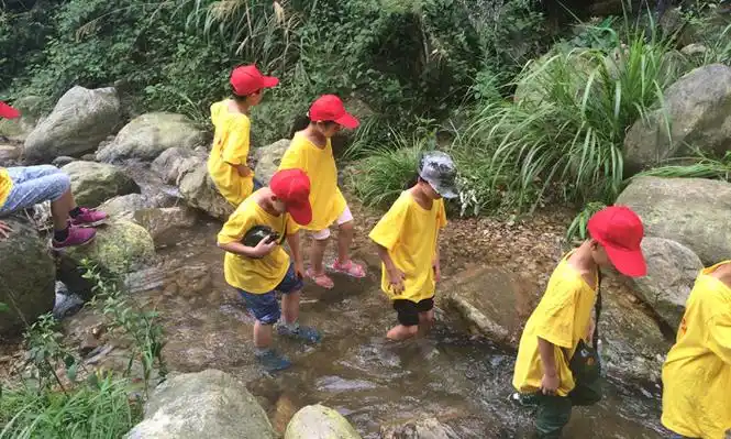 赤脚走在冰凉的小溪上-精彩回顾-江西探路人黄埔夏令营