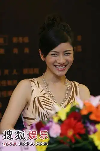 胡可回避借黄晓明炒作话题 与张世假戏真情(图)