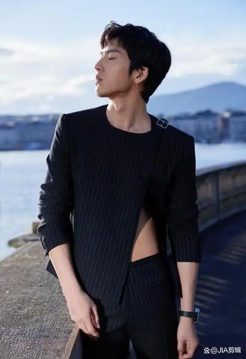 日内瓦这天被戴墨镜的朱一龙惊艳一脸富贵相增肥后颜值回春