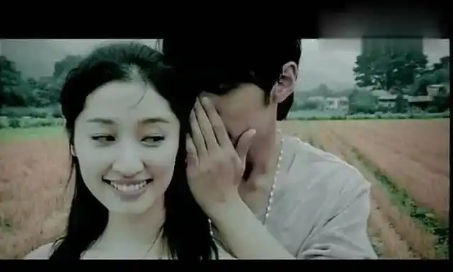 了,然后周杰伦就跟剧组请假,带着千绘在日本群马县完成了七里香的拍摄