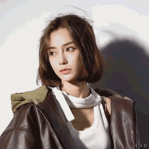 angelababy机车短发造型#看多了杨颖的长发造型,短发有种特殊的性感.