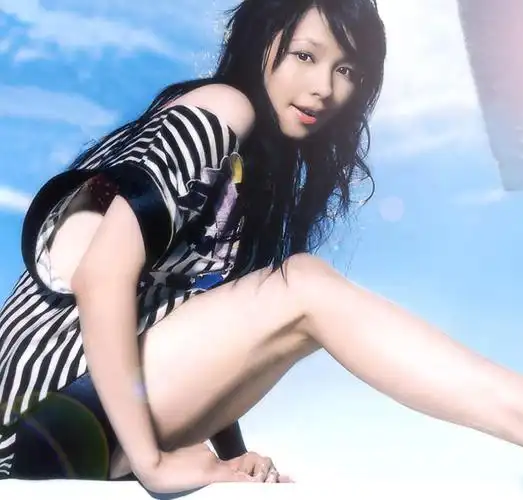 找北京欢迎你mv中一个女明星