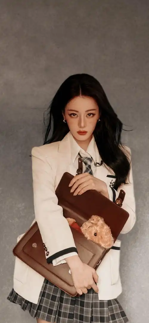 迪丽热巴超话|美式壁纸    #迪丽热巴美式证件照