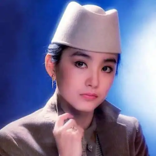 纯分享林青霞的旧照片,这些照片我也是第一次见到,尤其跟王菲及她的