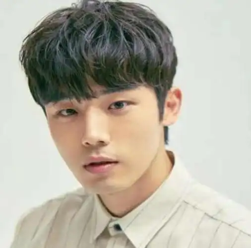 男生纹理烫发型有那些?做一次可以维持多久?-图1