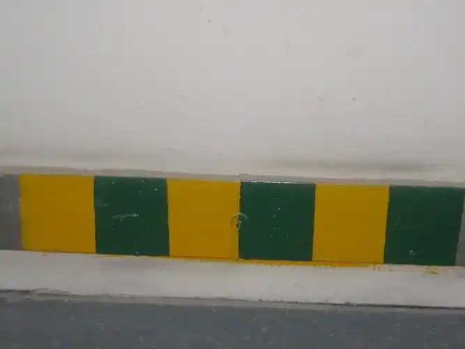 接地扁铁刷黄绿色标需要单独套定额吗?