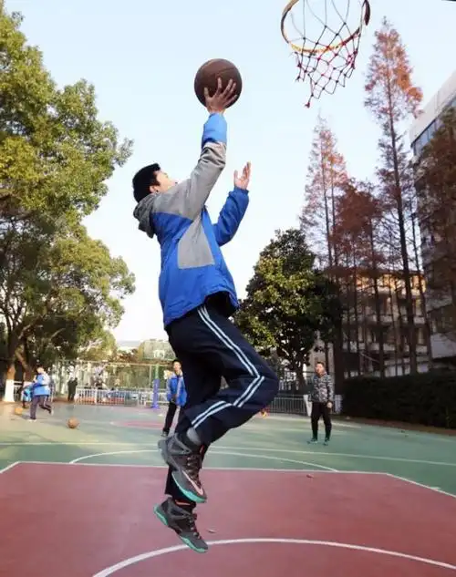 语文老师教武术课 上海高中专项化体育课改第三批74校试点