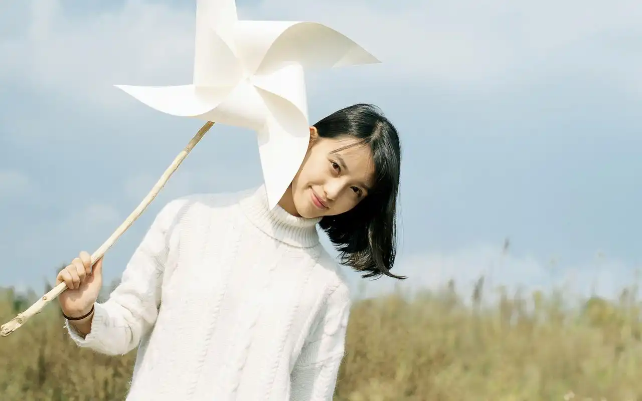 日系短发美女白色治愈系生活写真电脑壁纸下载