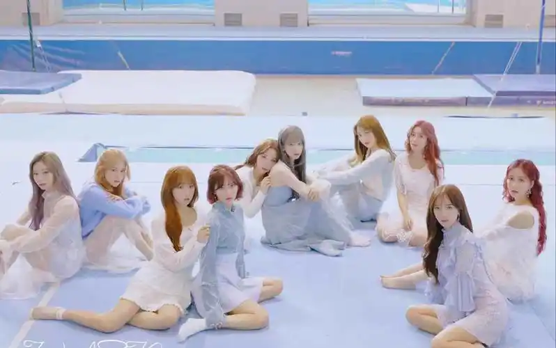 我的第一个vlog-宇宙少女2019台历开箱