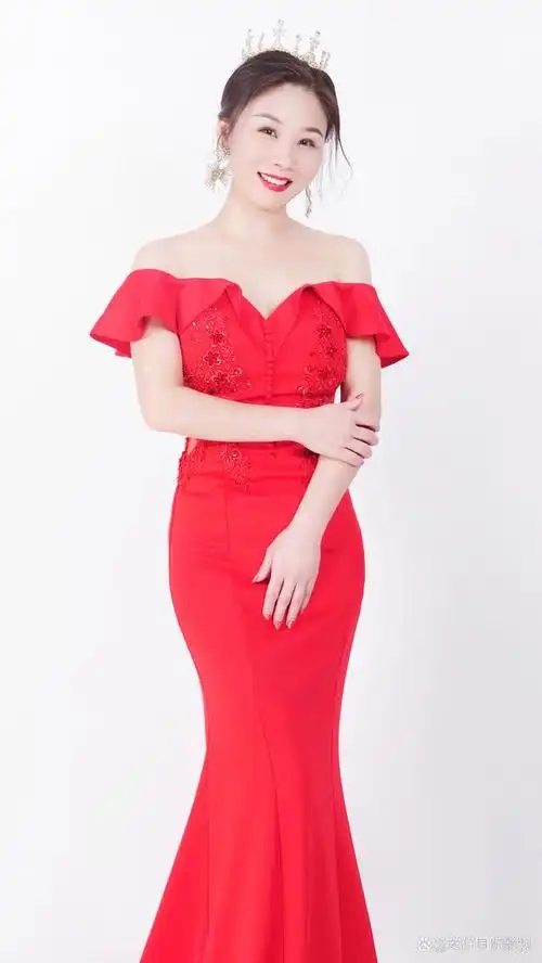 华语女歌手李琦新歌"举杯忆战友"原创歌曲全网上线