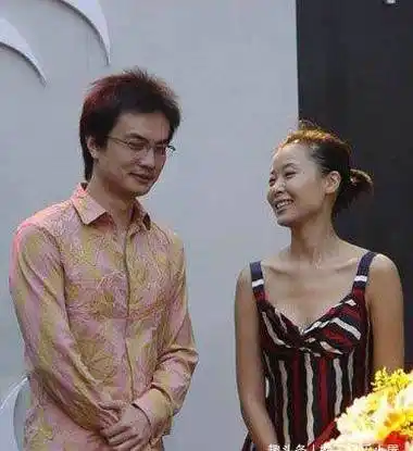 52岁歌手李泉深夜晒宝宝萌照,宣布当爹喜讯,曾与柯蓝朱珠传绯闻_照片