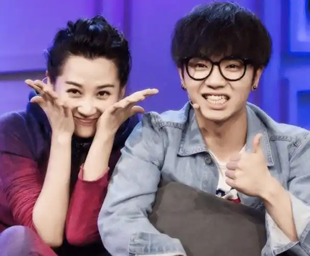 曝华晨宇与54岁许晴恋爱同居,多张亲密合照曝光,男方主动表白_节目