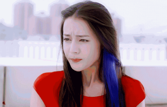 迪丽热巴银色挑染造型