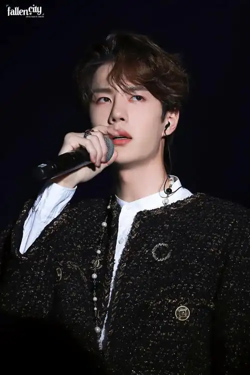 190921陈情令泰国见面会uniq王一博crlogo