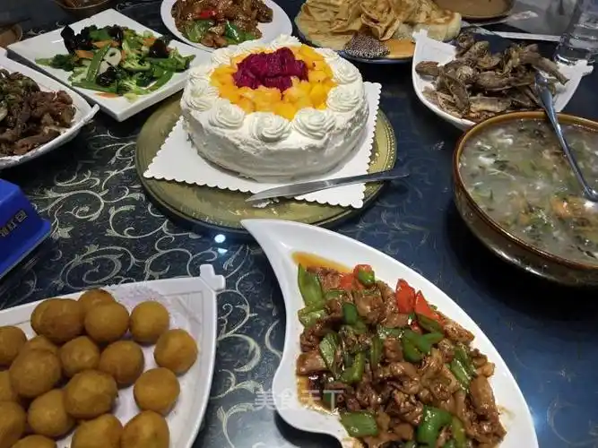 晚餐老爸生日全家聚餐蛋糕受欢迎