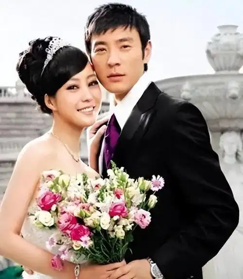 他娶过郝蕾,爱过王珞丹,负了殷桃,没想到和小12岁的她修成正果