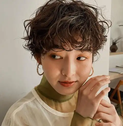 超短发烫什么卷?